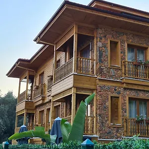  Oda ve Kahvaltı Amber